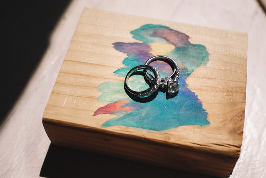 Stylish & Sustainable: Women’s Rings Featuring Moissanite and Lab Diamonds
