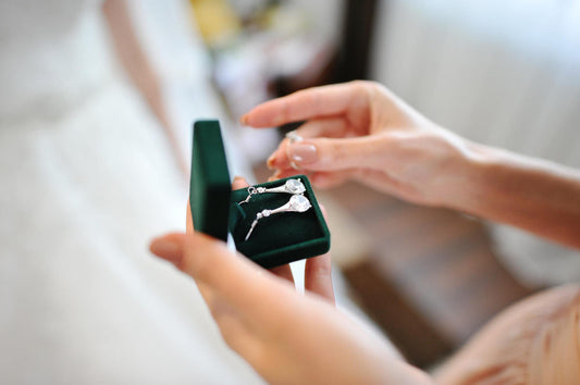 The Ultimate Guide to Engagement Rings: Moissanite Rings & Lab Grown Diamond Trends