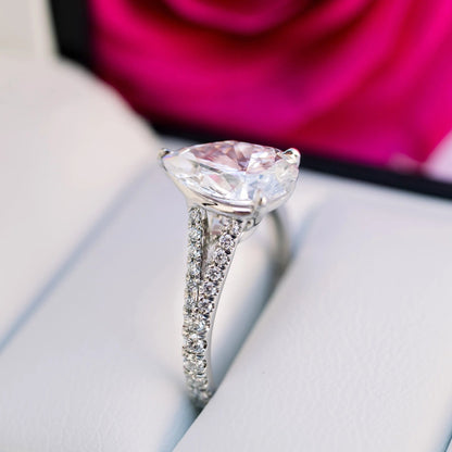 2.5 CT Pear Cut Moissanite Engagement Ring – Split Shank 14K Solid Gold Teardrop Ring for Her