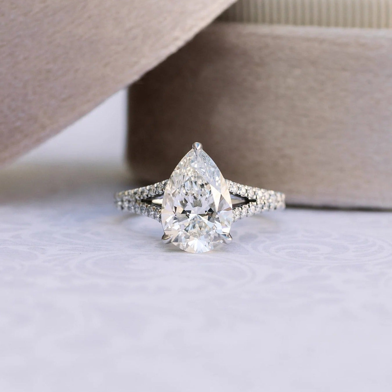2.5 CT Pear Cut Moissanite Engagement Ring – Split Shank 14K Solid Gold Teardrop Ring for Her