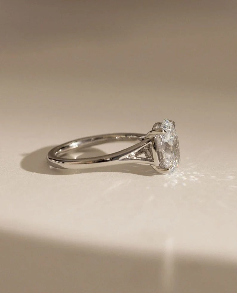 2.0 CT Oval Cut Moissanite Split Shank Engagement Ring – Lab Grown Diamond Option – 14K Gold Elegant Solitaire Ring for Women